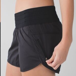 SZ 6 Lululemon Tracker Short